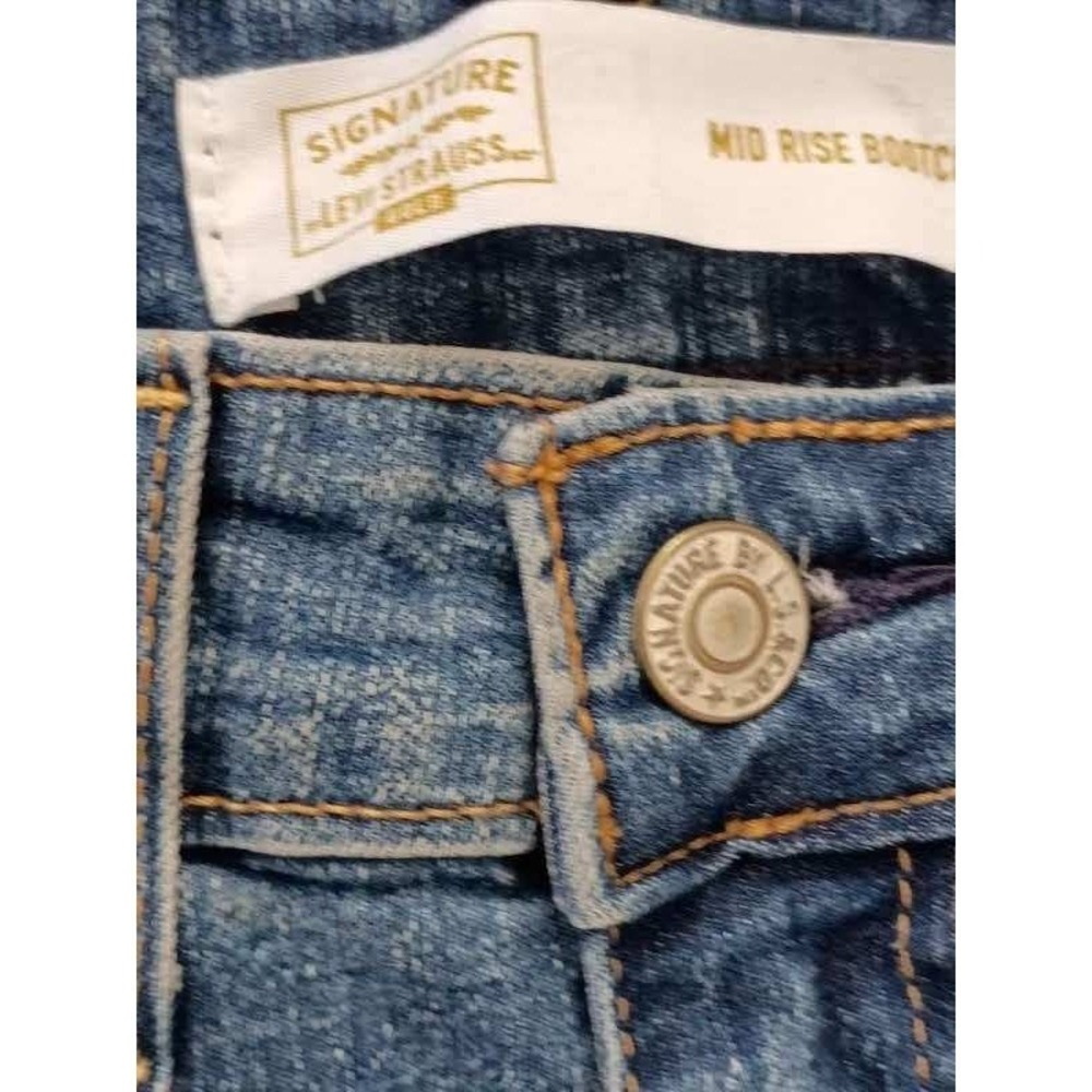 Levi Strauss Signature Gold Label Mid Rise Bootcut Jeans Blue Medium Wash 28x32T - Picture 4 of 11